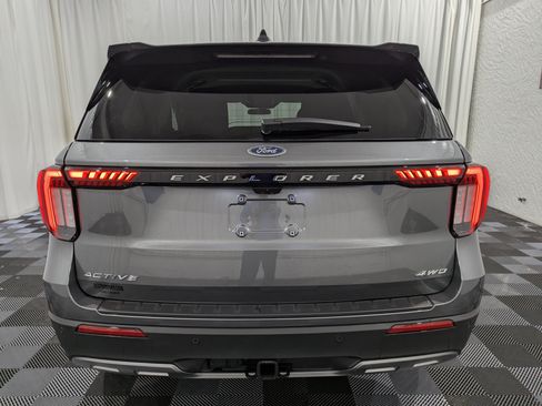 Used 2026 Ford Explorer Active w/ Active Comfort Package AWD/4WD image 8