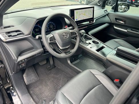 Used 2026 Toyota Sienna XLE Woodland Edition AWD/4WD image 16