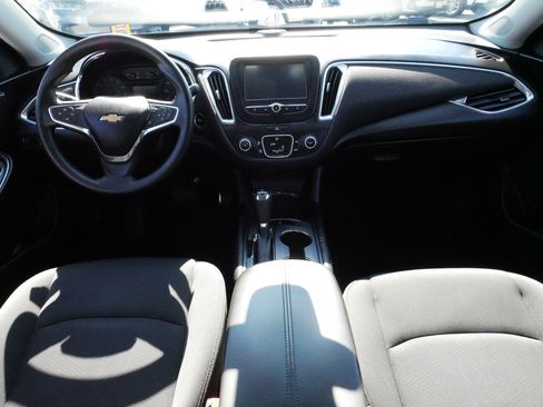 Used 2018 Chevrolet Malibu LT FWD image 10