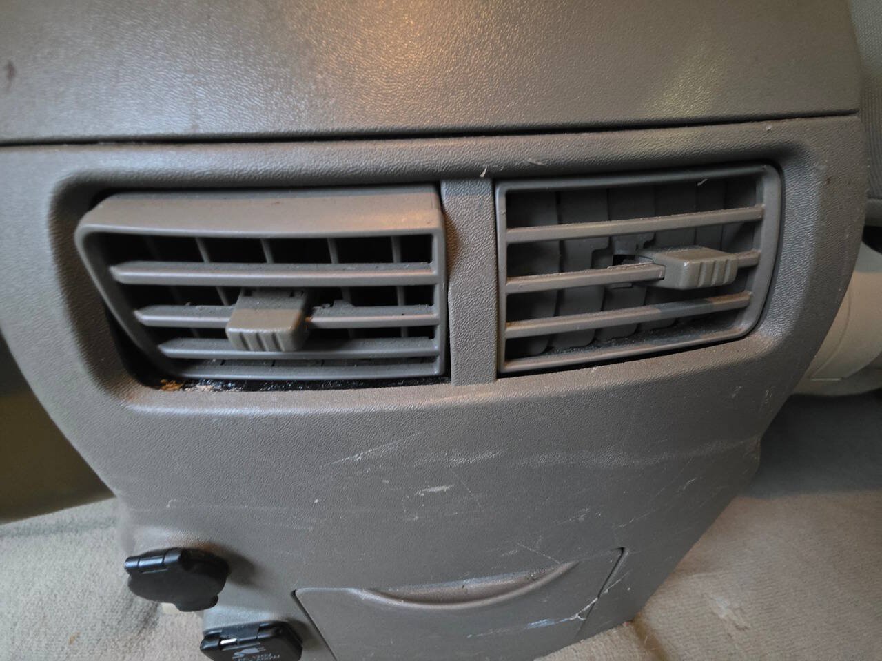 Used 2015 Nissan Titan SV RWD image 35