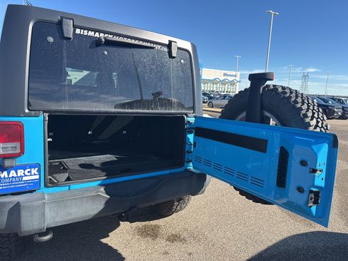 Used 2018 Jeep Wrangler Unlimited Rubicon w/ Cold Weather Group AWD/4WD image 26