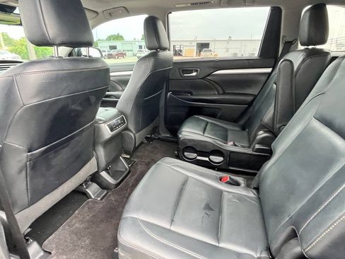 Used 2018 Toyota Highlander XLE FWD image 7