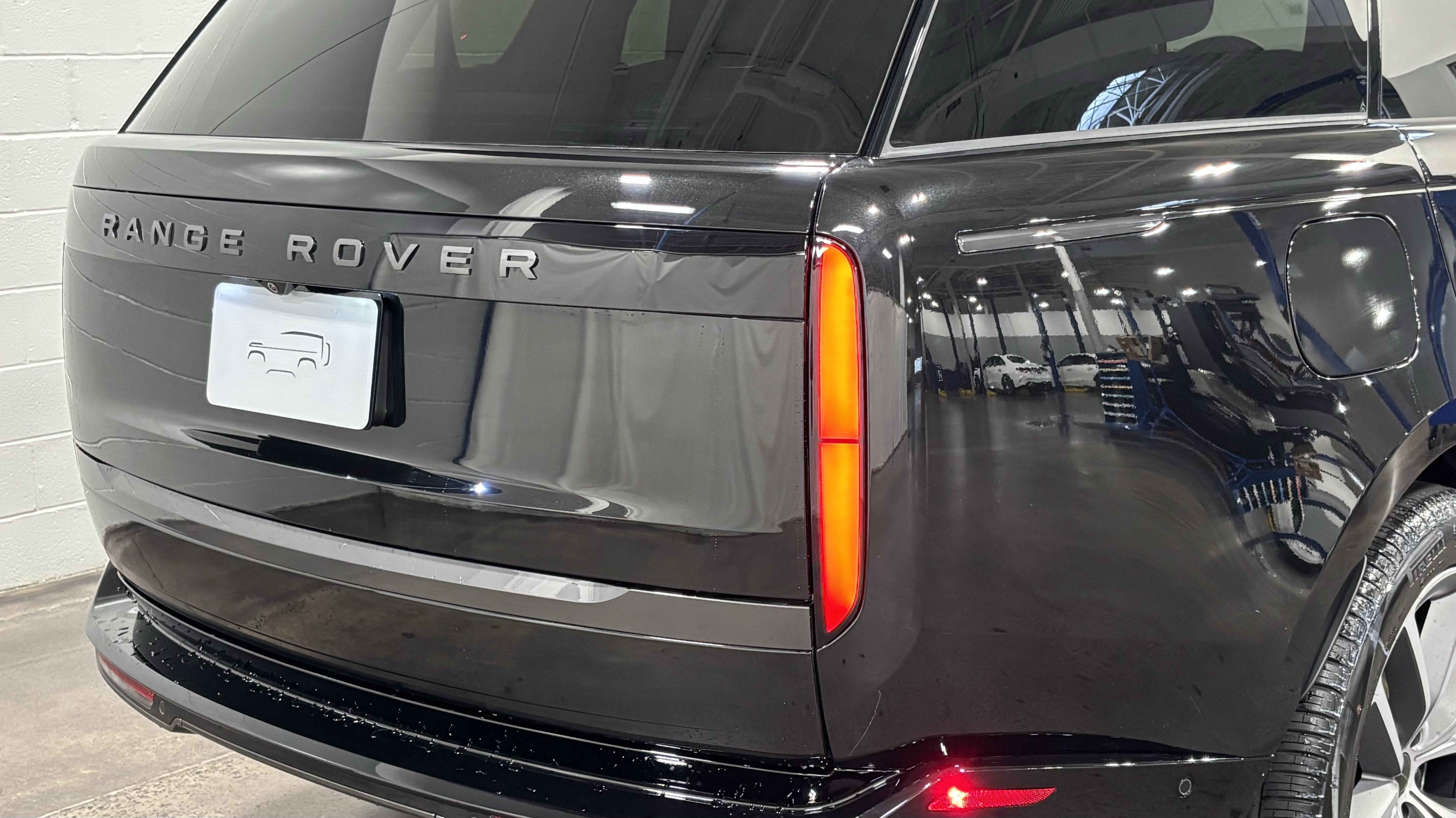 New 2026 Land Rover Range Rover Long Wheelbase SE AWD/4WD image 18