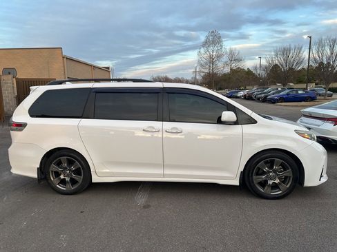 Used 2019 Toyota Sienna SE Premium image 5