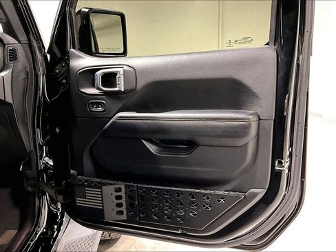 Used 2020 Jeep Wrangler Unlimited Sahara image 23