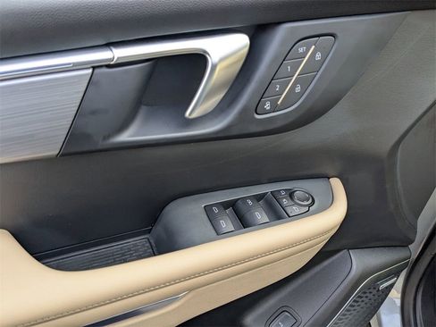 Used 2025 Buick Enclave Preferred w/ Power Package image 11