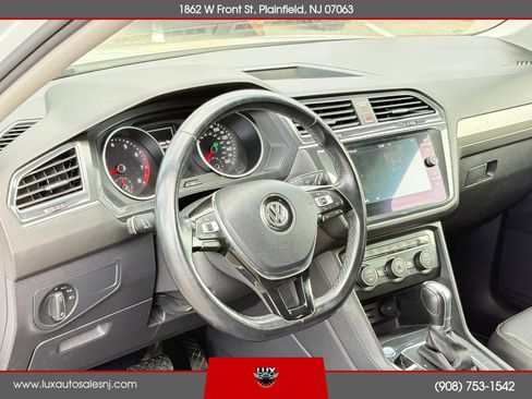Used 2018 Volkswagen Tiguan SE w/ 3rd Row Seat Package AWD/4WD image 24