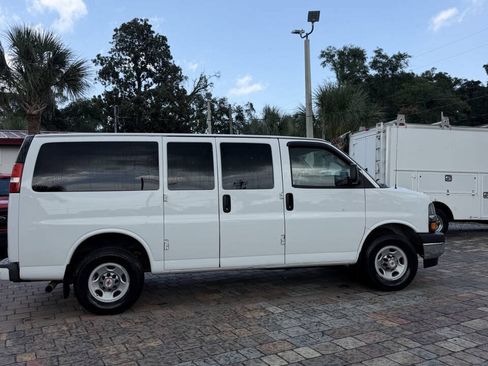 Used 2017 Chevrolet Express 2500 LT w/ LT Preferred Equipment Group RWD image 4