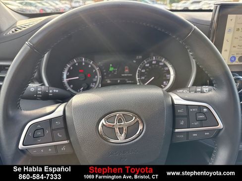 Certified 2023 Toyota Highlander XLE image 19