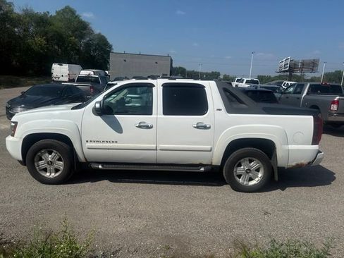 Used 2007 Chevrolet Avalanche LT w/ LT Preferred Equipment Group AWD/4WD image 5