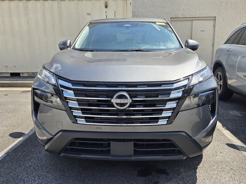 Used 2025 Nissan Rogue SV AWD/4WD image 2