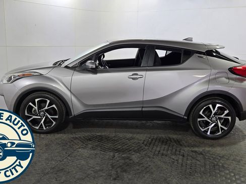 Used 2018 Toyota C-HR XLE FWD image 4