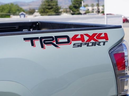 Used 2023 Toyota Tacoma TRD Sport w/ Technology Package AWD/4WD image 12