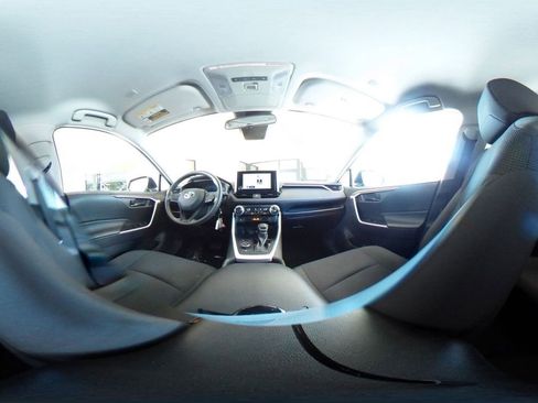 Used 2025 Toyota RAV4 LE image 41