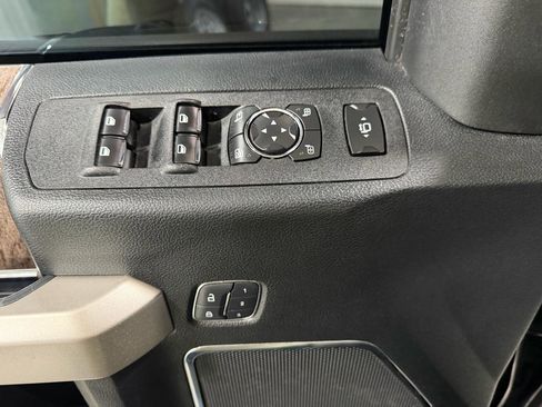 Used 2017 Ford F250 Lariat w/ Lariat Value Package image 28