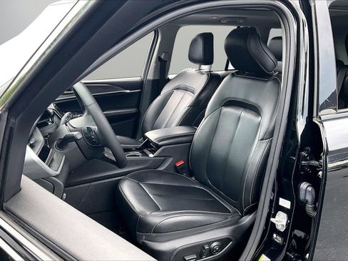 Used 2023 Jeep Grand Cherokee 4WD 4xe image 23