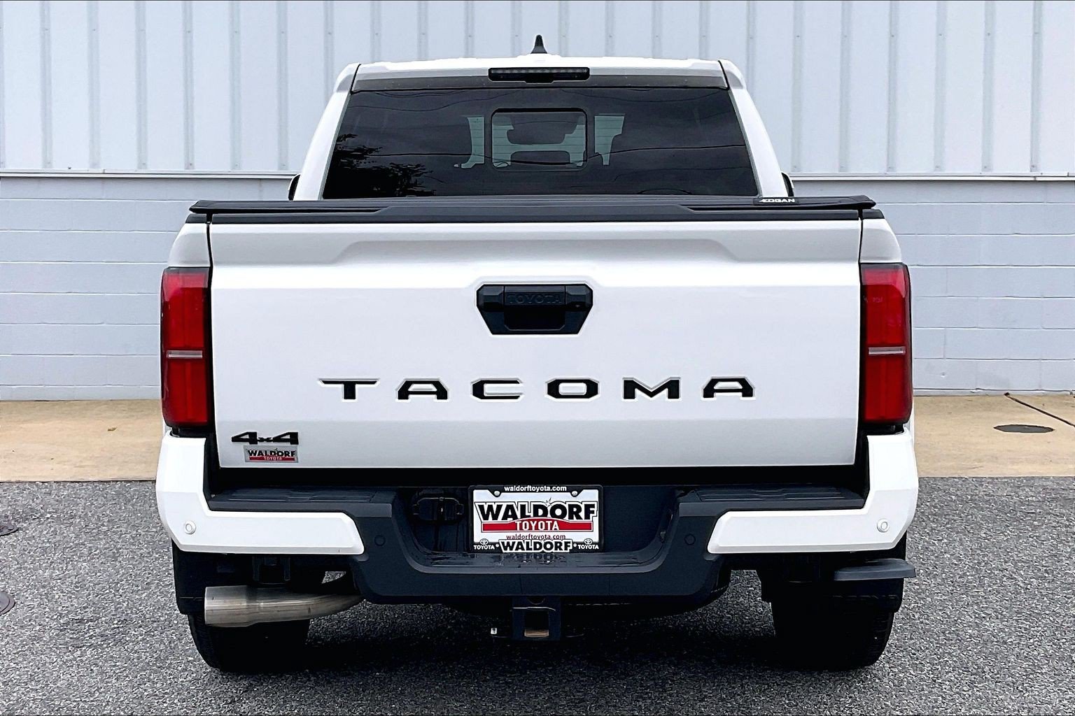 Used 2024 Toyota Tacoma TRD Sport w/ TRD Sport Upgrade Package AWD/4WD image 5