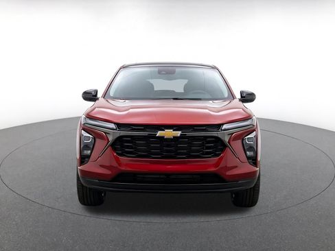 Used 2025 Chevrolet Trax LT w/ LT Convenience Package FWD image 2