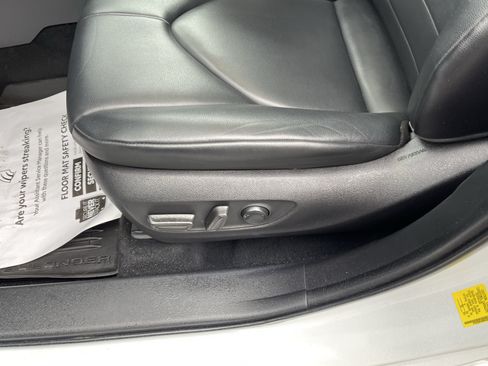 Used 2022 Toyota Highlander XLE AWD/4WD image 19