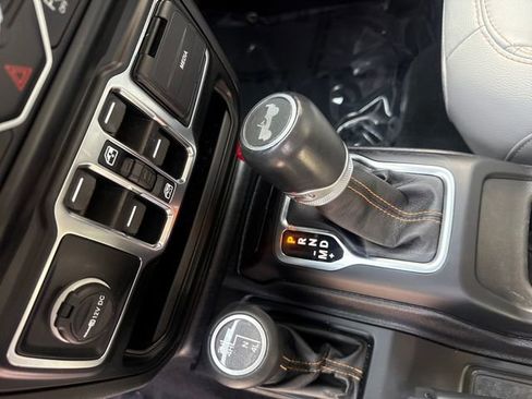 Used 2022 Jeep Wrangler Unlimited Sahara AWD/4WD image 19