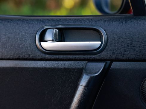 Used 2006 MAZDA MX-5 Miata Sport image 35