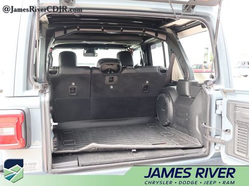 Used 2024 Jeep Wrangler Unlimited Rubicon AWD/4WD image 15