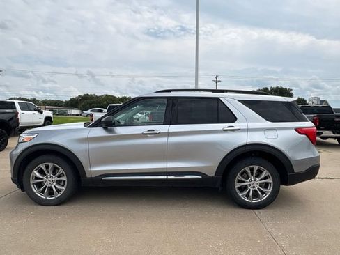 Used 2020 Ford Explorer XLT w/ Equipment Group 202A AWD/4WD image 4