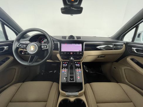 Certified 2026 Porsche Macan AWD/4WD image 13
