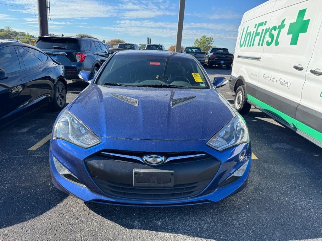 Used 2016 Hyundai Genesis 3.8 RWD image 2