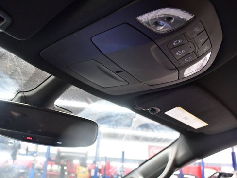 Used 2025 Chrysler Pacifica Select FWD image 30