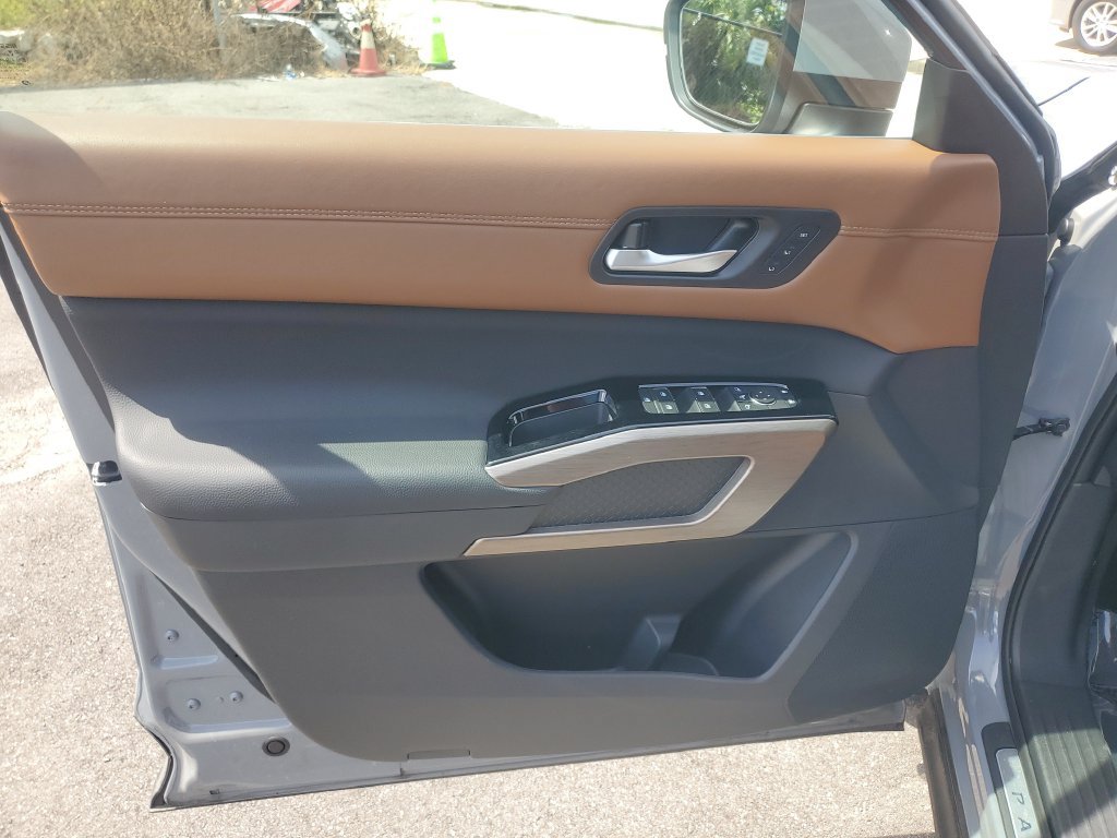 Used 2025 Nissan Pathfinder Platinum w/ Cargo Package FWD image 28