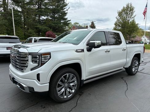 Used 2023 GMC Sierra 1500 Denali w/ Denali Reserve Package AWD/4WD image 1