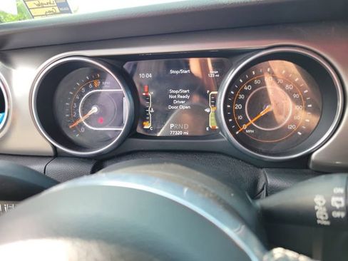 Used 2018 Jeep Wrangler Unlimited Sahara AWD/4WD image 16