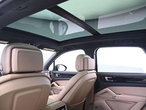 Used 2019 Porsche Cayenne E-Hybrid image 25