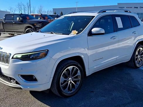 Certified 2019 Jeep Cherokee Overland w/ Technology Group image 4