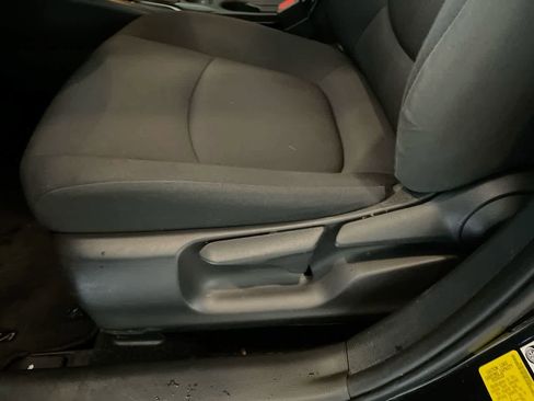 Used 2021 Toyota Corolla LE w/ Carpet Mat Package (TMS) image 12