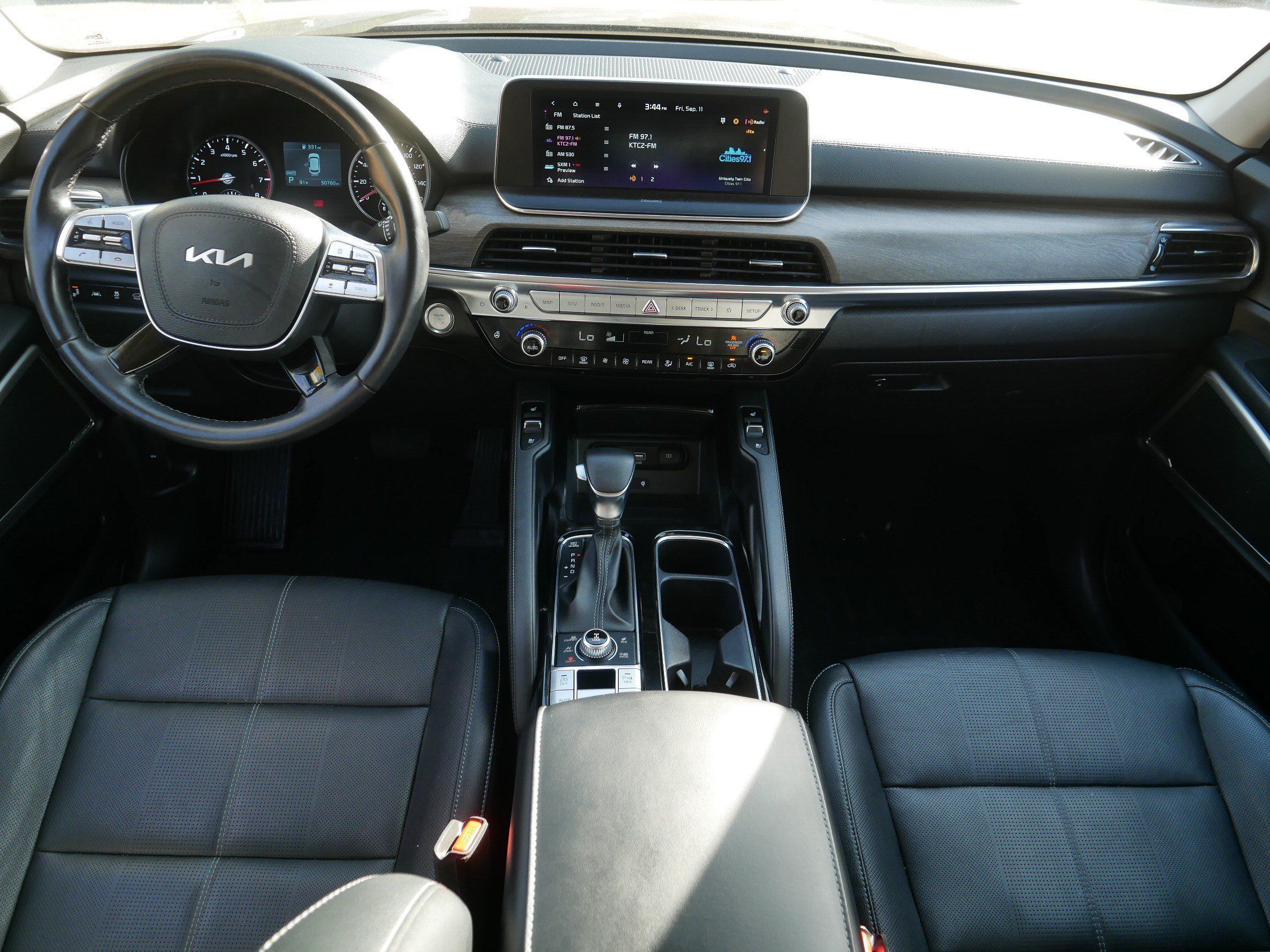 Certified 2022 Kia Telluride EX w/ EX Premium Package AWD/4WD image 10