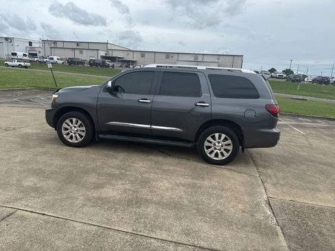 Used 2020 Toyota Sequoia Platinum AWD/4WD image 10