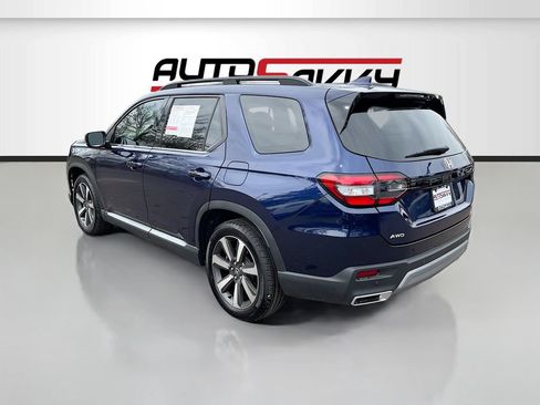 Used 2025 Honda Pilot Touring image 5