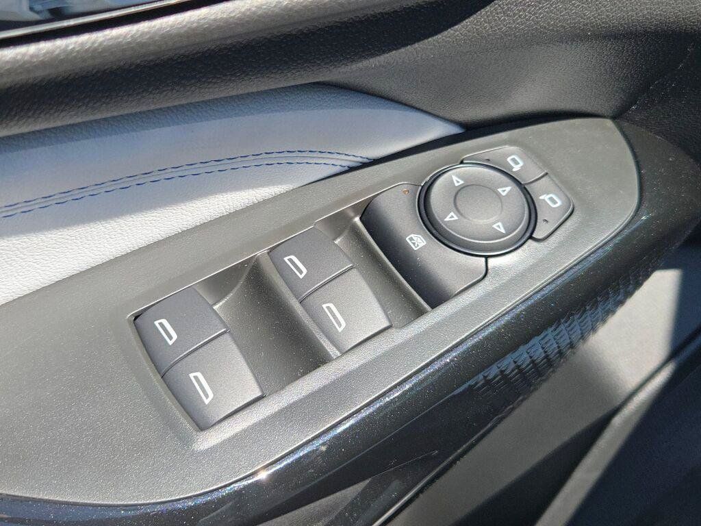 Used 2026 Chevrolet Trax LT w/ LT Convenience Package FWD image 25