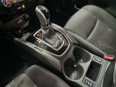 Used 2020 Nissan Rogue SV w/ Sun & Sound Touring Package image 39