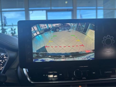 Used 2023 Nissan Altima 2.5 SV w/ SV Premium Package image 22