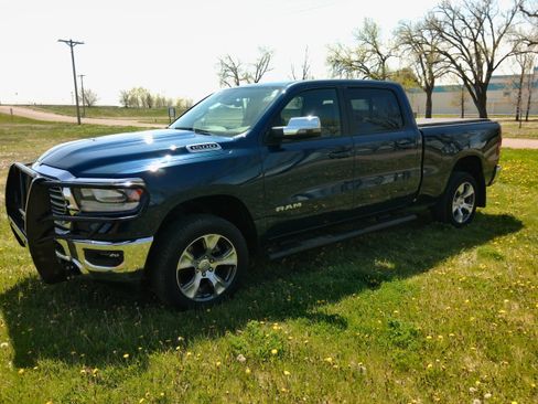 Used 2024 RAM 1500 Laramie AWD/4WD image 4