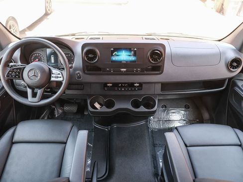 Used 2024 Mercedes-Benz Sprinter 2500 image 12