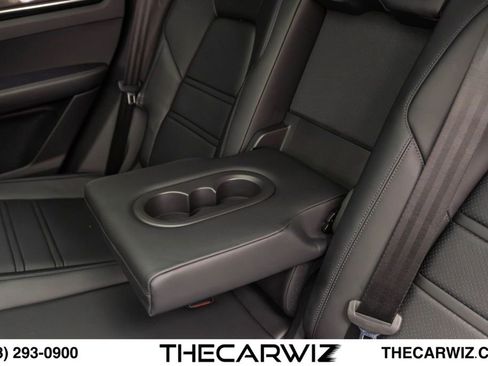 Used 2023 Porsche Cayenne Turbo AWD/4WD image 76