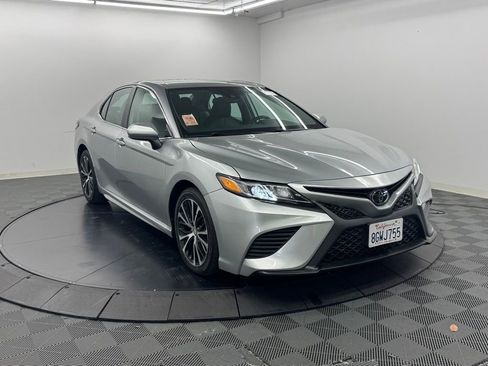 Used 2019 Toyota Camry SE FWD image 4