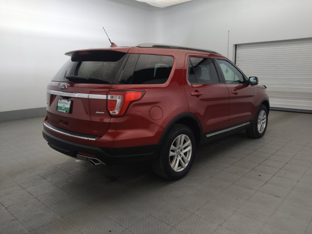 Used 2018 Ford Explorer XLT w/ Equipment Group 202A AWD/4WD image 9
