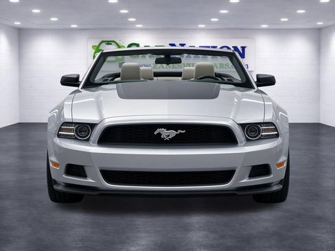 Used 2011 Ford Mustang Premium w/ 201A Rapid Spec Order Code RWD image 4