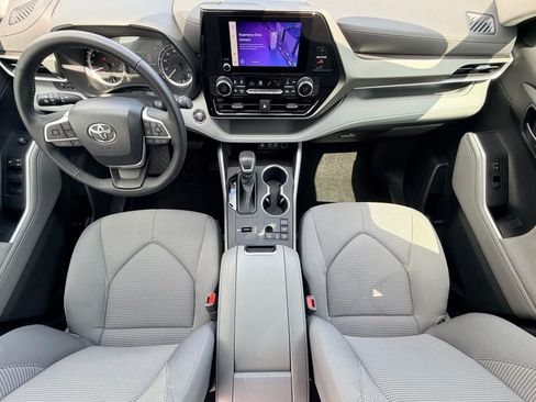 Used 2023 Toyota Highlander LE FWD image 21
