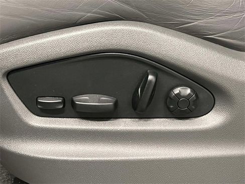 Used 2022 Porsche Cayenne Platinum Edition image 19